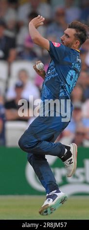 Northampton 21-Giugno 2023 :Zaman Khan di Derbyshire Falcons durante il Vitality T20 Blast match tra Northamptonshire Steelbacks e Derbyshire Falcons al County Ground Northampton Inghilterra . Foto Stock