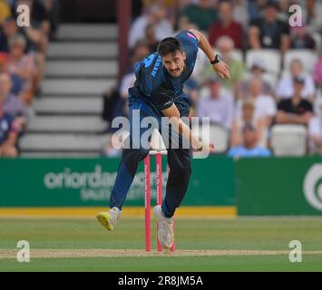 Northampton 21-Giugno 2023 : George Scrimshaw durante la partita Blast Vitality T20 tra Northamptonshire Steelbacks e Derbyshire Falcons nella contea di Northampton Inghilterra . Foto Stock