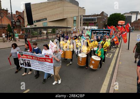 Silk Mill Lockout Commemoration March on the Streets of Derby nel giugno 2023 Foto Stock