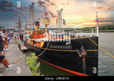 Rouen, Francia - 17 giugno 2023 : l'ex battello a vapore olandese Hydrograaf (noto anche come Pakjesboot 12) ormeggiato sulle banchine della Senna a Rouen in Normandia Foto Stock