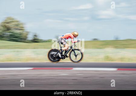 Darlington, Regno Unito. 21st giugno, 2023. Foto di Zac Williams/SWpix.com- 21/06/2023 - Ciclismo - 2023 Campionato britannico di strada Nazionale - Croft Circuit, Darlington, Inghilterra - Elite Women's Time Trial - Dame Sarah Storey. Credit: SWpix/Alamy Live News Foto Stock