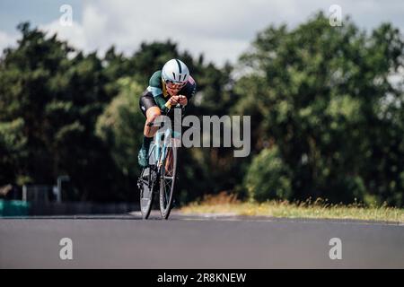 Darlington, Regno Unito. 21st giugno, 2023. Foto di Zac Williams/SWpix.com- 21/06/2023 - Ciclismo - 2023 Campionato britannico di strada Nazionale - Croft Circuit, Darlington, Inghilterra - Elite Women's Time Trial - Life Plus Wahoo. Credit: SWpix/Alamy Live News Foto Stock