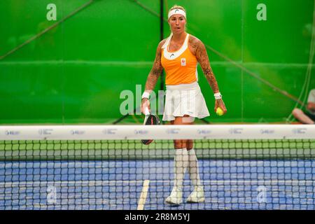 Cracovia, Polonia. 21st giugno, 2023. CRACOVIA, POLONIA - 21 GIUGNO: Steffie Weterings of the Netherlands durante il Padel Women's Doubles Round del 32 al giorno 1 dei Giochi europei il 21 giugno 2023 a Cracovia, Polonia. (Foto di Nikola Krstic/BSR Agency) Credit: BSR Agency/Alamy Live News Foto Stock