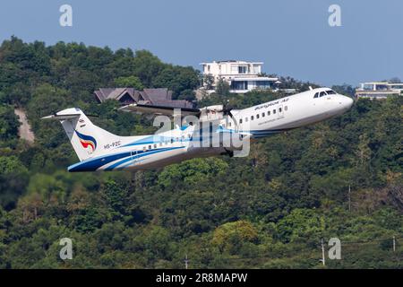 Ko Samui, Thailandia - 11 febbraio 2023: Aereo Bangkok Air ATR 72-600 all'aeroporto di Ko Samui (USM) in Thailandia. Foto Stock