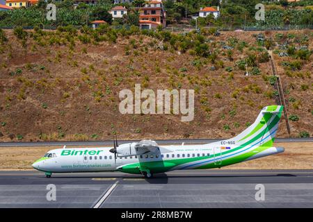 Madeira, Portogallo - 17 settembre 2022: Aereo Binter Canarias ATR 72-600 all'aeroporto di Madeira (FNC) in Portogallo. Foto Stock