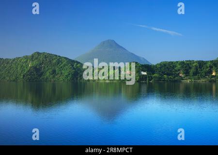 MT. Kaimon e il lago Ikeda Foto Stock