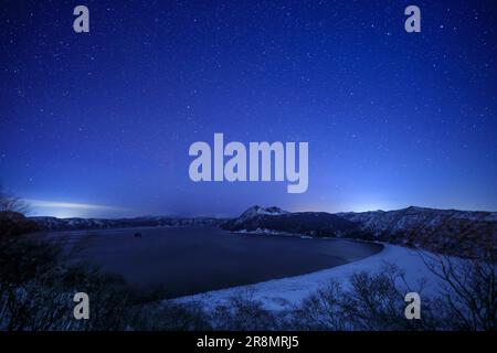 Il cielo stellato sul lago Mashu Ko Foto Stock