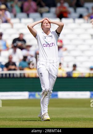 Il Lauren Filer inglese reagisce durante il giorno uno della prima partita di test delle Ashes femminili a Trent Bridge, Nottingham. Data immagine: Giovedì 22 giugno 2023. Foto Stock