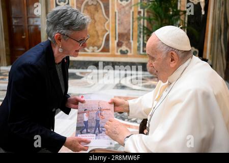 Vaticano, Vaticano. 21st giugno, 2023. Italia, Roma, Vaticano, 2023/6/22.Papa Francesco riceve in udienza privata i partecipanti all'Assemblea della riunione delle opere per l'aiuto alle Chiese Orientali (ROACO) in Vaticano Fotografia del Vaticano Media/Stampa Cattolica Foto LIMITATA ALL'USO EDITORIALE - NESSUN MARKETING - NESSUNA CAMPAGNA PUBBLICITARIA credito: Agenzia indipendente per le foto/Alamy Live News Foto Stock