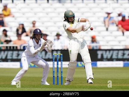 Ellyse Perry in Australia durante il giorno uno dei primi test match di Women's Ashes a Trent Bridge, Nottingham. Data immagine: Giovedì 22 giugno 2023. Foto Stock