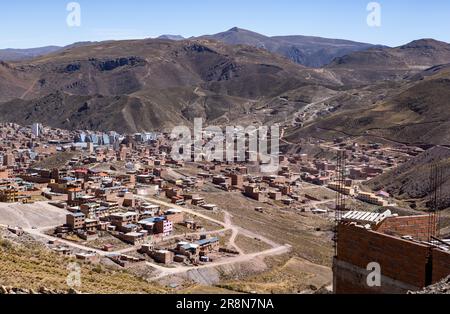 Potosi, una città mineraria sotto il potente Cerro Rico, piena di miniere d'argento e di zinco nelle Ande boliviane in Sud America Foto Stock