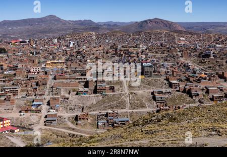 Potosi, una città mineraria sotto il potente Cerro Rico, piena di miniere d'argento e di zinco nelle Ande boliviane in Sud America Foto Stock