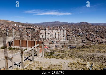 Potosi, una città mineraria sotto il potente Cerro Rico, piena di miniere d'argento e di zinco nelle Ande boliviane in Sud America Foto Stock