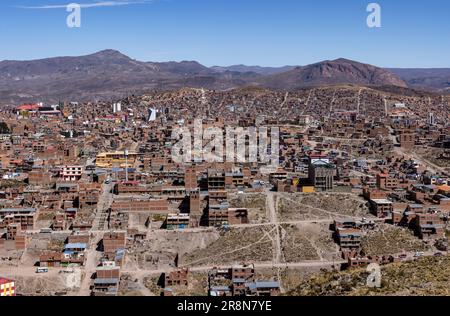 Potosi, una città mineraria sotto il potente Cerro Rico, piena di miniere d'argento e di zinco nelle Ande boliviane in Sud America Foto Stock