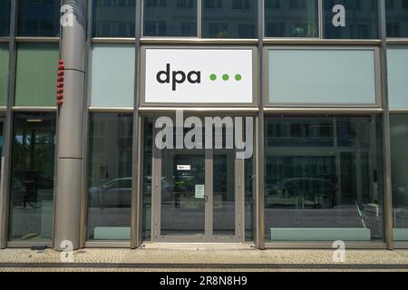 German Press Agency dpa, X8 Office Building, Rudi-Dutschke-Strasse, Markgrafenstrasse, Kreuzberg, Friedrichshain-Kreuzberg, Berlino, Germania Foto Stock