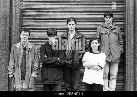 GORKY'S ZYGOTIC MYNCI, YOUNG BAND PORTRAIT, 1997: Gorky's Zygotic Mynci Original lineup band completa in un mini-festival St David's Day al Coal Exchange di Cardiff Bay, Galles, Regno Unito il 1 marzo 1997. Foto: Rob Watkins Foto Stock