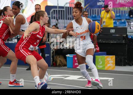 Cracovia, Polonia. 22nd giugno, 2023. CRACOVIA, POLONIA - 22 GIUGNO: Emy Hayford dei Paesi Bassi in gara su 3x3 Basketball - Women's Preliminary Round al giorno 2 dei Giochi europei il 22 giugno 2023 a Cracovia, Polonia. (Foto di Nikola Krstic/BSR Agency) Credit: BSR Agency/Alamy Live News Foto Stock