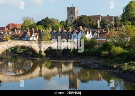 Inghilterra, Kent, Maidstone, Aylesford Village e River Medway Foto Stock