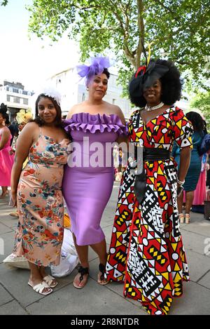 Black Country Women in Leadership si sono incontrate al di fuori della V&A questa mattina per Ascot Ladies Day 2023. È la data più alla moda nel calendario sociale, per celebrare Royal Ascot Ladies Day in stile.fondato è la data più alla moda nel calendario sociale, Non perdete quindi l'occasione di unirvi a noi per celebrare la Giornata delle Signore dell'Ascot reale con stile. Chiamare i fillies alla moda della regione di indossare i loro favolosi camici, cappelli e affascinatori (facoltativo) e trascorrere la giornata con le donne della Black Country in leadership, guardando dal vivo la copertura di Ascot Ladies Day mentre si gode un sontuoso tè pomeridiano ... Foto Stock