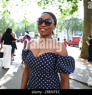 Black Country Women in Leadership si sono incontrate al di fuori della V&A questa mattina per Ascot Ladies Day 2023. È la data più alla moda nel calendario sociale, per celebrare Royal Ascot Ladies Day in stile.fondato è la data più alla moda nel calendario sociale, Non perdete quindi l'occasione di unirvi a noi per celebrare la Giornata delle Signore dell'Ascot reale con stile. Chiamare i fillies alla moda della regione di indossare i loro favolosi camici, cappelli e affascinatori (facoltativo) e trascorrere la giornata con le donne della Black Country in leadership, guardando dal vivo la copertura di Ascot Ladies Day mentre si gode un sontuoso tè pomeridiano ... Foto Stock