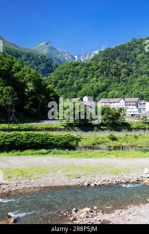 Sounkyo Onsen e Mt. Foto Stock