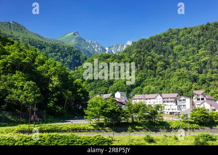 Sounkyo Onsen e Mt. Foto Stock