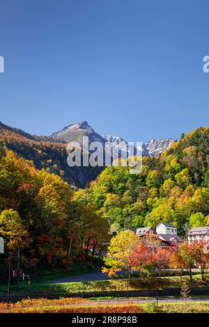 Sounkyo Onsen e Mt. Foto Stock