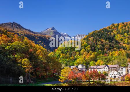 Sounkyo Onsen e Mt. Foto Stock