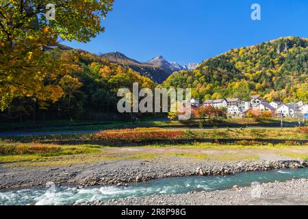 Sounkyo Onsen e Mt. Foto Stock