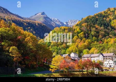 Sounkyo Onsen e Mt. Foto Stock