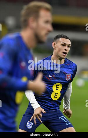 I giocatori inglesi Phil Foden e Harry Kane durante la partita di calcio della UEFA Nations League Italia contro Inghilterra, a Milano il 23 settembre 2022 Foto Stock