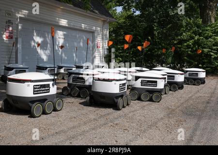 West Lafayette - 18 giugno 2023: Starship Technologies Delivery Robots alla Purdue University. I robot Starship sono robot autonomi che fanno deli locali Foto Stock