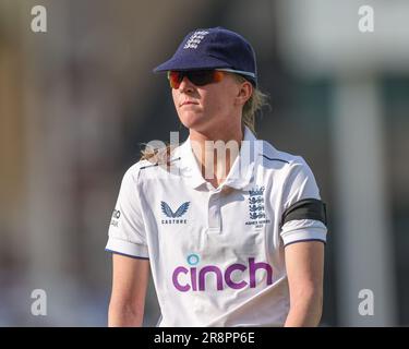 Lauren Filer of England durante il Metro Bank Women's Ashes 2023 match Inghilterra vs Australia a Trent Bridge, Nottingham, Regno Unito, 22nd giugno 2023 (Photo by Mark Cosgrove/News Images) Foto Stock