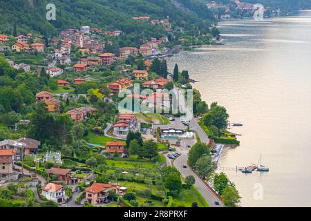 Como, Italia - 14 giugno 2019: Veduta aerea della città di Onno sul paesaggio del Lago di Como in Lombardia pomeriggio d'estate. Foto Stock