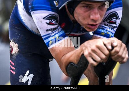 Herzele, Belgio. 22nd giugno, 2023. L'immagine mostra l'infortunio di Remco Evenepoel durante la corsa individuale maschile a cronometro dei Campionati belgi in bicicletta, 41, 6 km a Herzele giovedì 22 giugno 2023. FOTO DI BELGA DIRK WAEM Credit: Agenzia Notizie di Belga/Alamy Live News Foto Stock