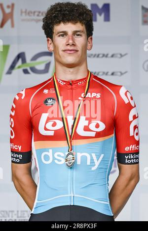 Herzele, Belgio. 22nd giugno, 2023. Il belga Alec Segaert ha raffigurato sul podio dopo la gara individuale maschile di cronometro dei Campionati belgi in bicicletta, 41, 6 km a Herzele giovedì 22 giugno 2023. FOTO DI BELGA DIRK WAEM Credit: Agenzia Notizie di Belga/Alamy Live News Foto Stock