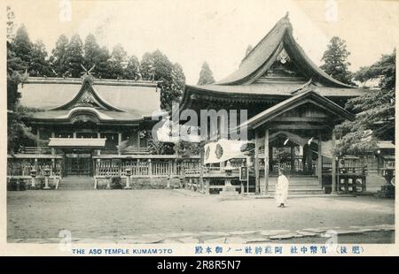 Fotografie che mostrano scene in Giappone nel tardo 19th ° e all'inizio del 20th ° secolo. Scene di strada, edifici, persone, viste topografiche ed eventi in Giappone, tra cui un'eruzione vulcanica. Foto Stock