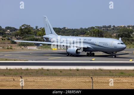 L'Airbus dell'Aeronautica Francese A330-243(MRTT) Phenix (Reg: MRTT069) parte da Malta dopo essere stato dipinto presso le strutture ACM. Foto Stock