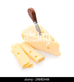 Gustoso formaggio svizzero con coltello su fondo bianco Foto Stock