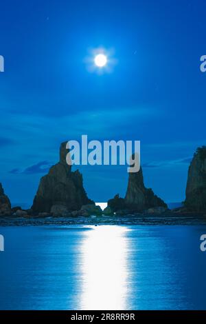 Hashikui rock and Moon Foto Stock