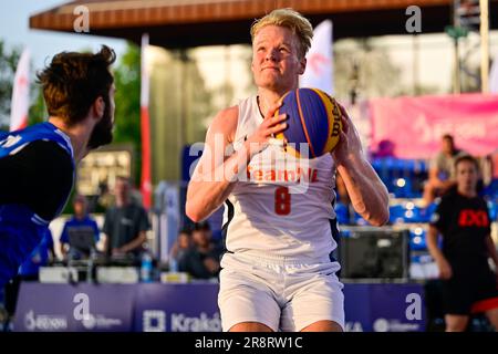 Cracovia, Polonia. 22nd giugno, 2023. CRACOVIA, POLONIA - 22 GIUGNO: Luuk Slond dei Paesi Bassi in gara su 3x3 Basketball - Round preliminare maschile al giorno 2 dei Giochi europei il 22 giugno 2023 a Cracovia, Polonia. (Foto di Pablo Morano/BSR Agency) Credit: BSR Agency/Alamy Live News Foto Stock