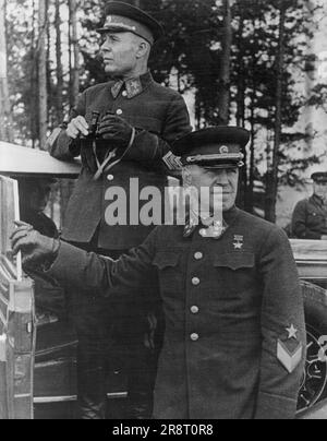 Il maresciallo Timoshenko e il generale Zhukov. Comandanti del fronte russo meridionale e centrale. 28 marzo 1947. (Foto di Pictorial Press). Foto Stock