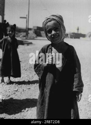 Kurdistan - Medio Oriente pericolo Spot -- bambini Kurdistan in una piccola città sulla pianura a nord di Mosul. Agosto 19, 1949. (Foto di stampa pittorica). Foto Stock