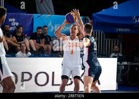 Cracovia, Polonia. 22nd giugno, 2023. CRACOVIA, POLONIA - 22 GIUGNO: Olusheyi Adetunji dei Paesi Bassi in gara su 3x3 Basketball - Round preliminare maschile al giorno 2 dei Giochi europei il 22 giugno 2023 a Cracovia, Polonia. (Foto di Nikola Krstic/BSR Agency) Credit: BSR Agency/Alamy Live News Foto Stock