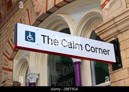 L'angolo calmo, sala d'attesa alla stazione ferroviaria di Crewe, Nantwich Road, Crewe, Cheshire, Inghilterra, REGNO UNITO, CW2 6HR Foto Stock