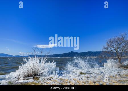 Lago Biwa e Mt. Hiei su Shibuki Ice Foto Stock