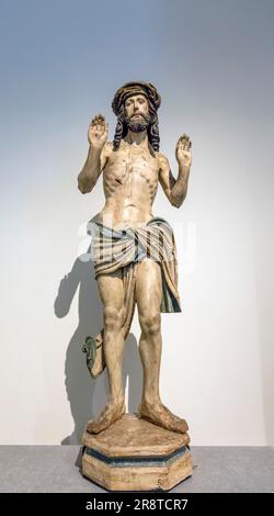 Cristo che mostra la statua in legno delle sue ferite Bavaria 1515 -1520 nel Museo del Louvre di Abu Dhabi, Emirati Arabi Uniti Foto Stock