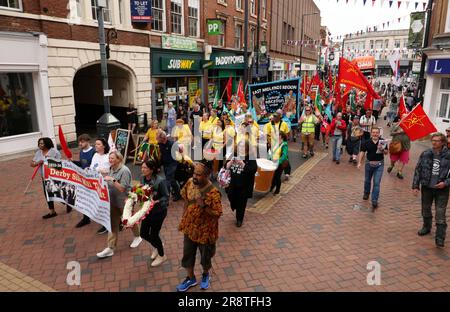 Silk Mill Lockout Commemoration March on the Streets of Derby nel giugno 2023 Foto Stock