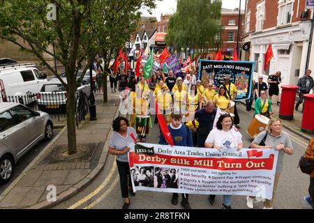 Silk Mill Lockout Commemoration March on the Streets of Derby nel giugno 2023 Foto Stock