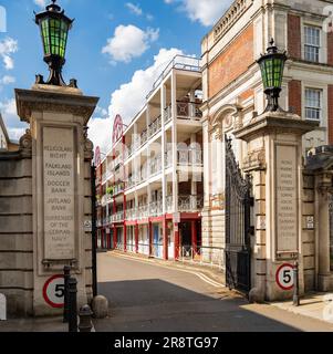 La Oswald Stoll Foundation Buildings; una grande organizzazione di beneficenza per gli ex veterani disabili a Fulham Broadway, Londra Foto Stock